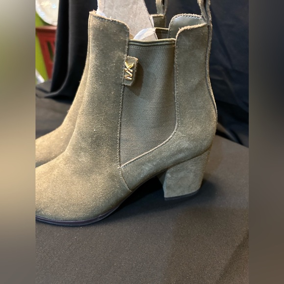MICHAEL Michael Kors Women's Maris Bootie Suede in Beautiful Olive size 5 - Picture 3 of 7
